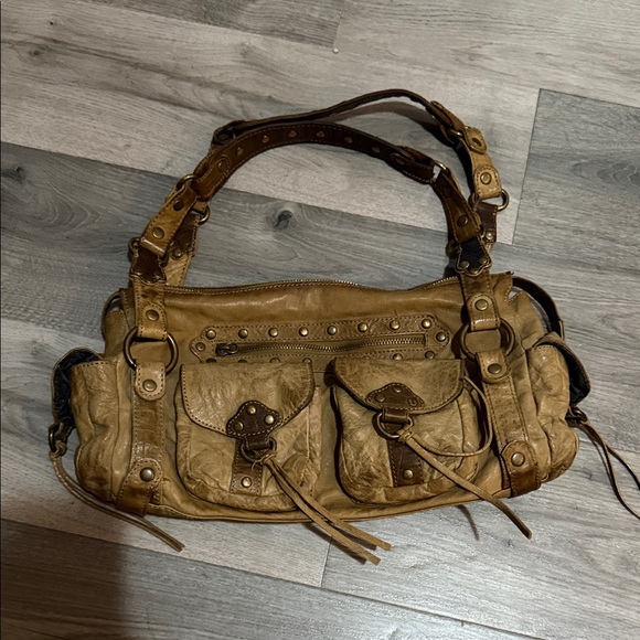 Steve Madden Handbags - Steve Madden Tan Leather Shoulder Bag